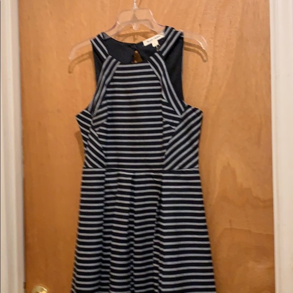 Women’s dress size Small - Picture 4 of 8